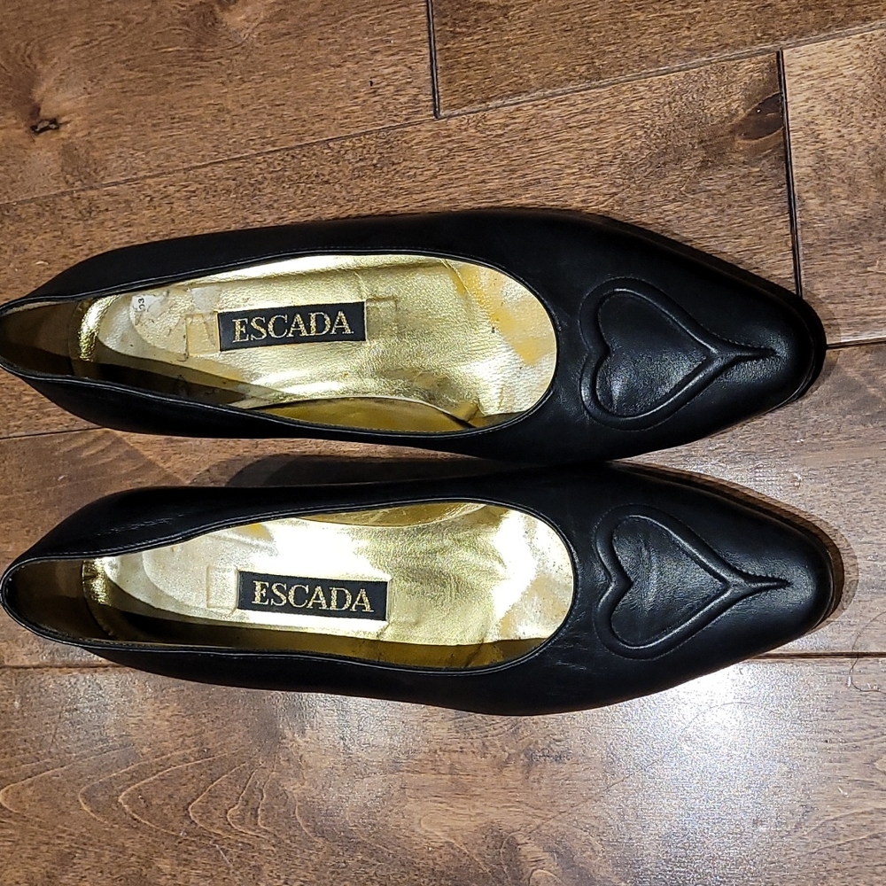 Escada black leather pumps